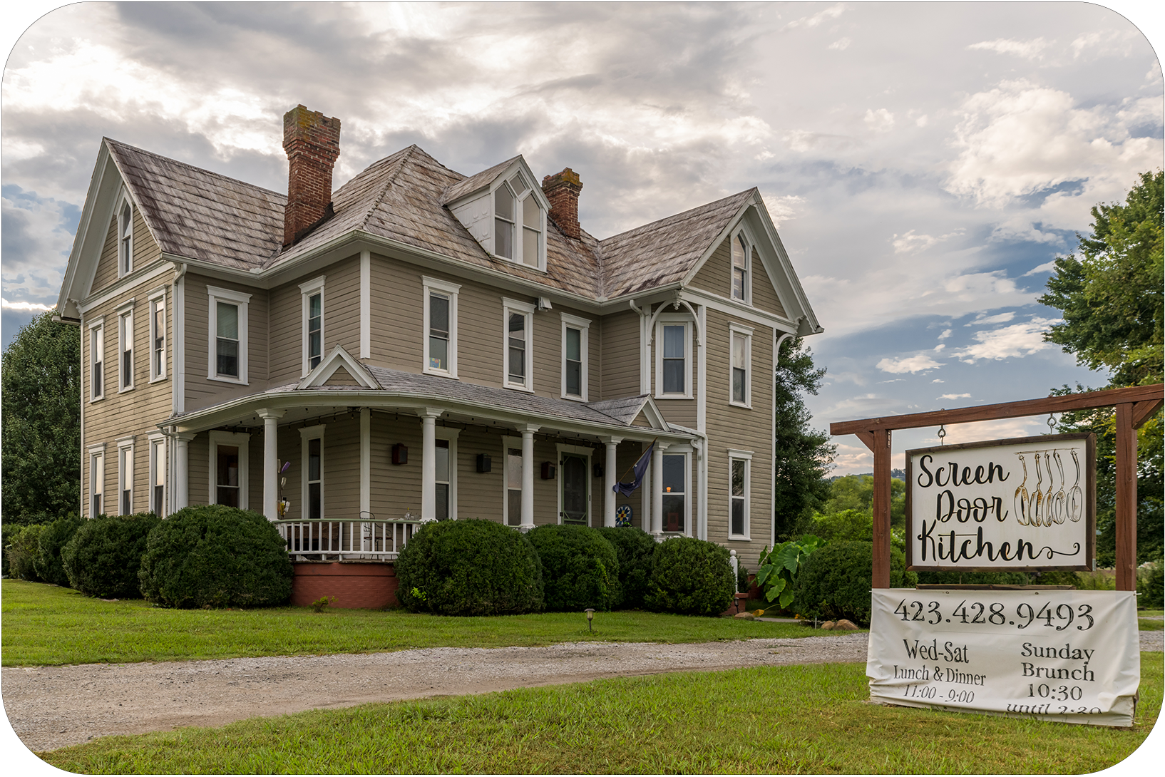 Restaurant by Riverside Bed and Breakfast in Soddy Daisy, Tennessee